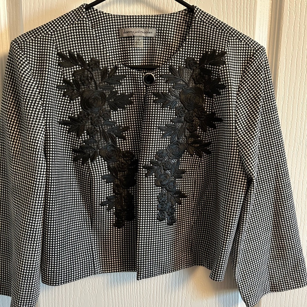 Danny & Nicole Black and White Houndstooth Blazer